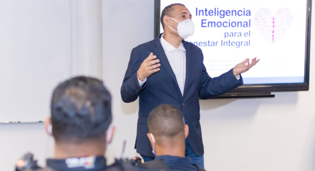 Rector de la UPR en Carolina participa de talles a los agentes municipales de Carolina