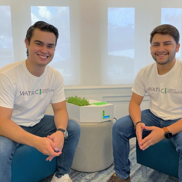 Karlos Miranda (izq) y Kevin Rivera, creadores de Walty Karlos Miranda (izq) y Kevin Rivera, creadores de Walty