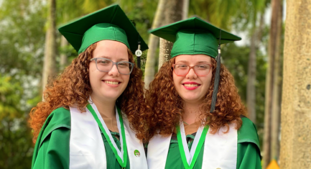 Gemelas egresadas del Recinto Universitario de Mayagüez de la UPR  afianzan sus lazos en el alma mater