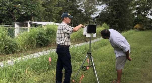 Dr. Erik Harmsen en trabajo de campo