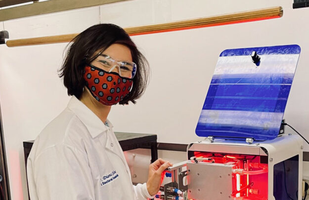Dra. Diana Silva Brenes Trabajando en el laboratorio Dra. Diana Silva Brenes Trabajando en el laboratorio