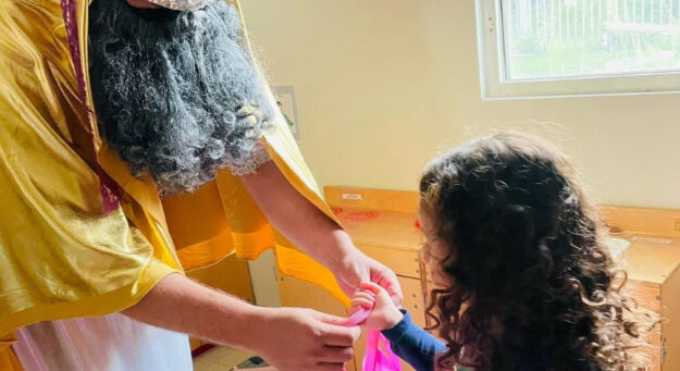 Personal de la UPR reparte alegría en la Navidad