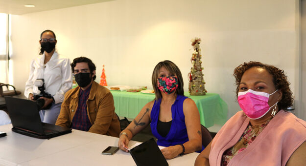 Parte del  grupo de estudiantes de la Escuela Graduada de Ciencias de la Información (EGCTI) de la Facultad de Comunicación e Información (FaCI) del Recinto de Río Piedras de la Universidad de Puerto Rico.