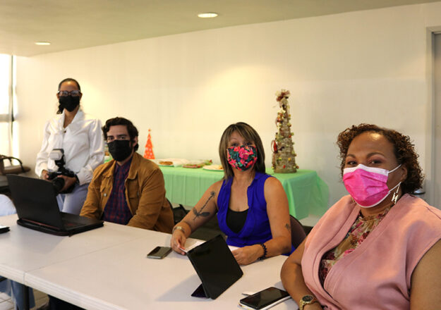 Parte del  grupo de estudiantes de la Escuela Graduada de Ciencias de la Información (EGCTI) de la Facultad de Comunicación e Información (FaCI) del Recinto de Río Piedras de la Universidad de Puerto Rico.