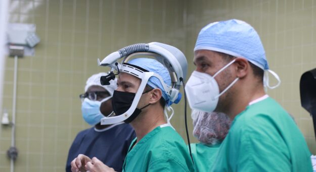 Realizan histórica operación con robot en el Hospital de la UPR