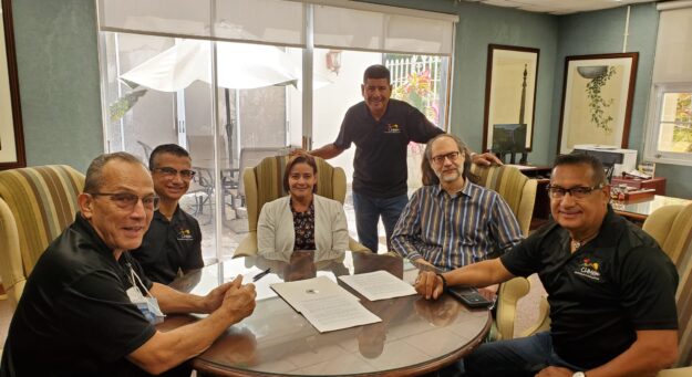 Firma Acuerdo UPR Cayey y Casa Histórica de la Música 1