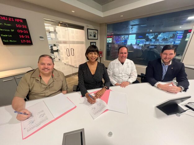 Foto 2 Firma Acuerdo GM y UPR RP Foto 2 Firma Acuerdo GM y UPR RP