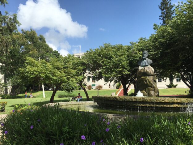 Plaza Agustín Stahl UPR CAYEY Plaza Agustín Stahl UPR CAYEY