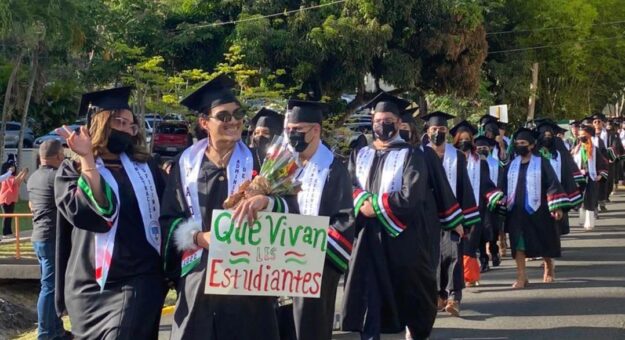 Graduación UPR Cayey 2022