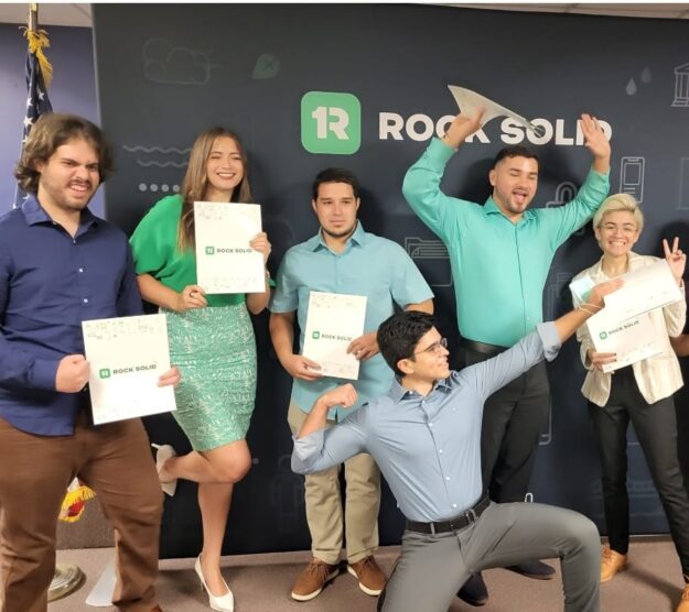 Rock Solid entrega becas a estudiantes de varios recintos de la UPR Rock Solid entrega becas a estudiantes de varios recintos de la UPR