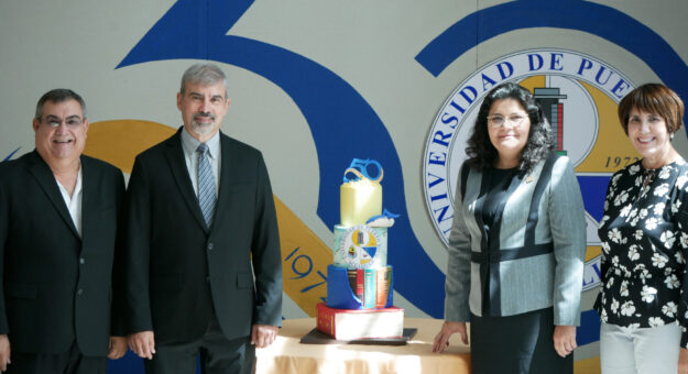 Invitados y bizcocho