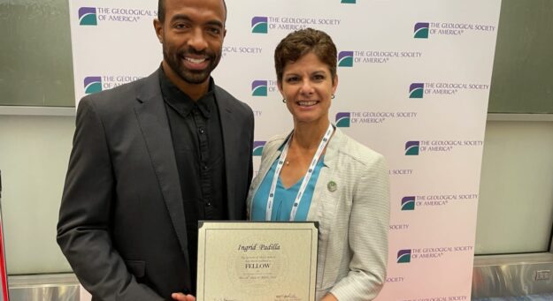 GSA reconoce a catedrática del RUM por sus investigaciones en el área de recursos de agua