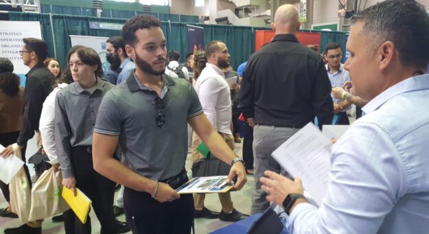 Regresa en modo presencial la trigésima cuarta Feria de Empleos del otoño de RUM