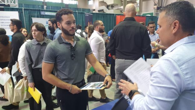 PHOTO-2022-10-21-10-41-56 Regresa en modo presencial la trigésima cuarta Feria de Empleos del otoño de RUM