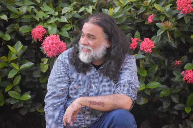 Catedrático del RUM recibe beca Letras Boricuas Catedrático del RUM recibe beca Letras Boricuas