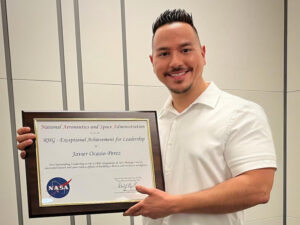 Foto. El ingeniero Javier Ocasio Pérez, egresado del RUM, fue reconocido por partida doble por la NASA.