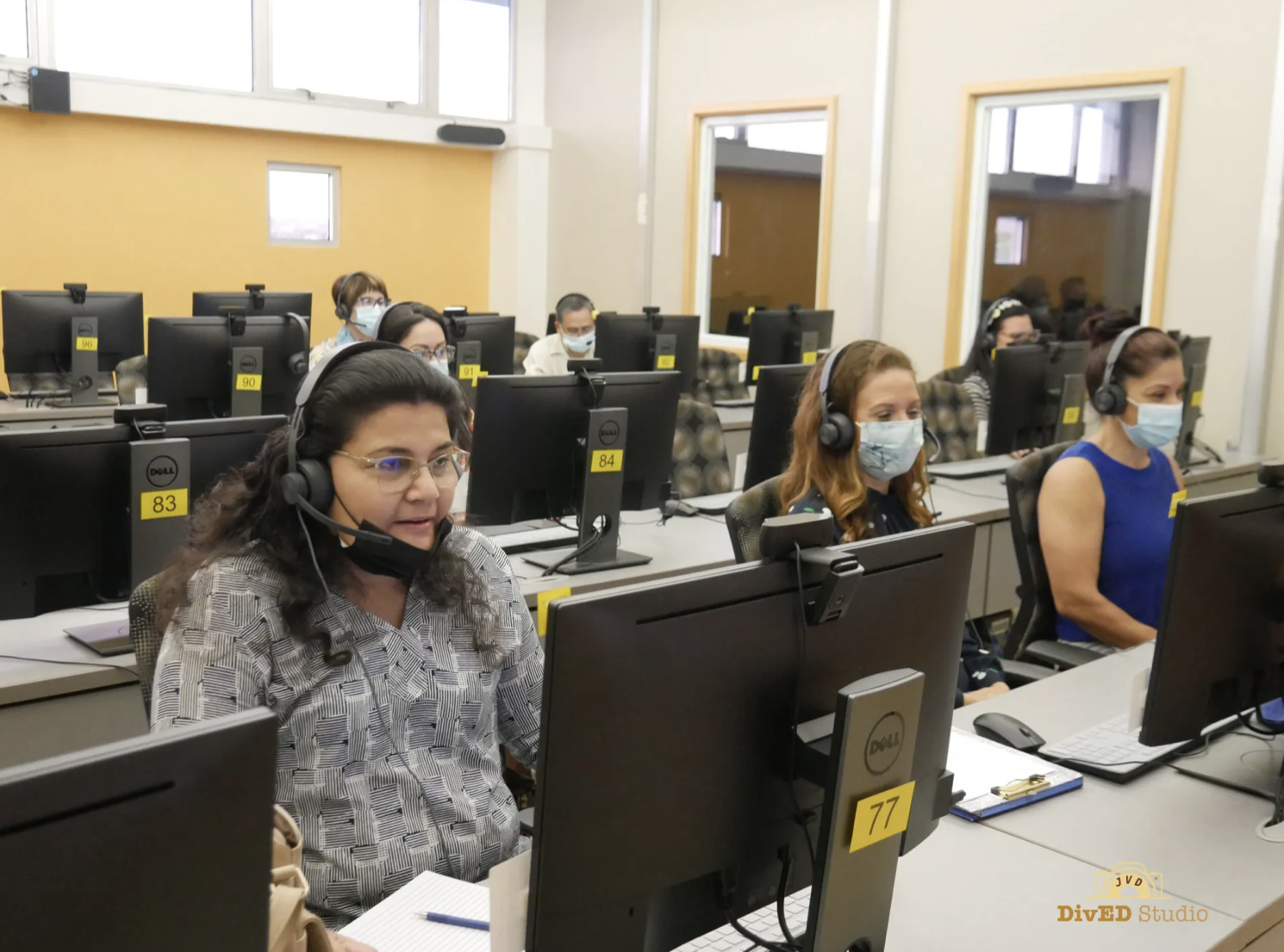 Screen Shot 2022-12-19 at 3.24.06 PM (De izquierda a derecha) La rectora de UPR Aguadilla, Dra. Sonia Rivera Gónzalez; Sra. Jeannette Aquino, Oficial de Cumplimiento y fungió como traductora; y la Decana de Administración, Sra. Verónica López.