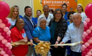 Foto Corte de Cinta en la Inauguración Centro de Enfermería de Alcance Comunitario