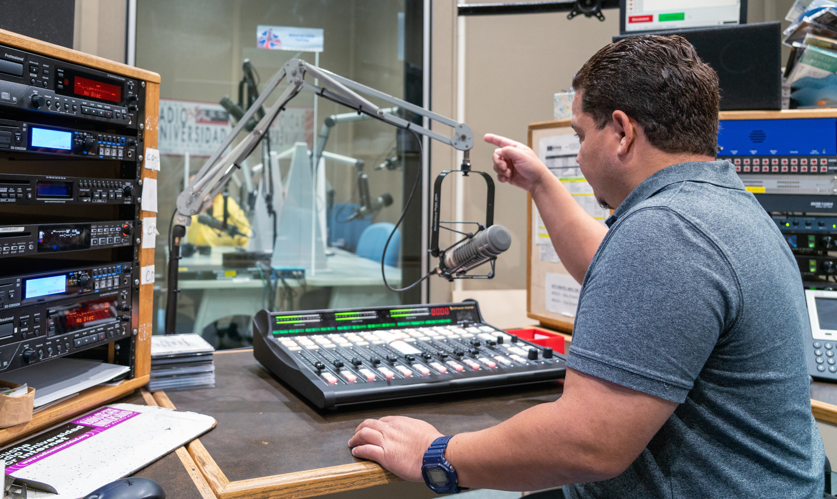 RADIO UNIVERSIDAD CELEBRA SUS 43 AÑOS DE FUNDACIÓN Universidad de