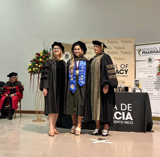 Escuela de Farmacia de la UPR gradúa 44 doctores Escuela de Farmacia de la UPR gradúa 44 doctores