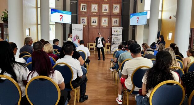 Licenciado Iván Hidalgo, coordinador del Proyecto F.I.E.S.T.A agradece la participación de la comunidad universitaria al conversatorio participa.