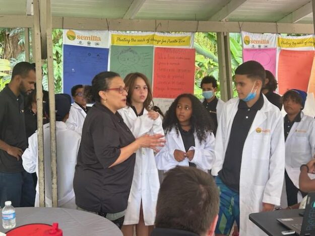 Niños y niñas científicos presentan investigaciones en la UPR Niños y niñas científicos presentan investigaciones en la UPR