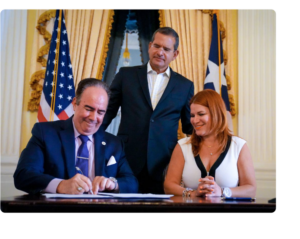  Gobernador Pierluisi anuncia acuerdo que brinda oportunidad laboral a estudiantes de la UPR