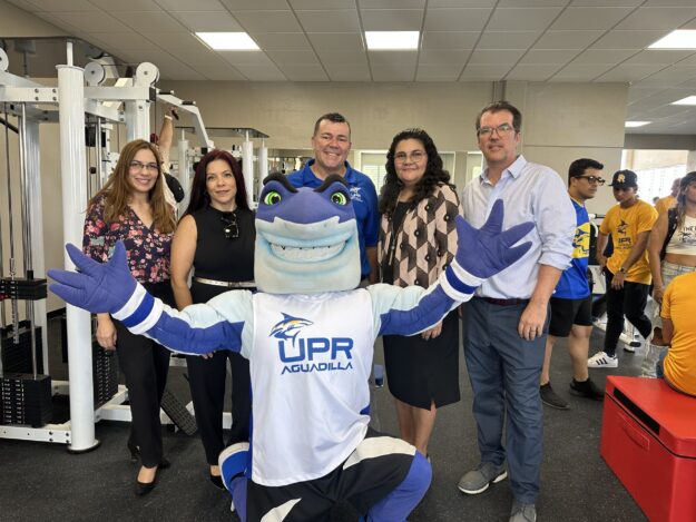 (De izquierda a derecha) La Dra. Walleska De Jesús, Decana de Académicos; la Sra. Verónica López, Decana de Administración; el Sr. Samuel Rivera