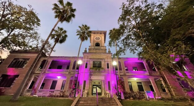 INAUGURA LA EXPOSICIÓN CICATRICES DEL ALMA COMO PREÁMBULO A LA MARCHA ROSADA DEL RUM