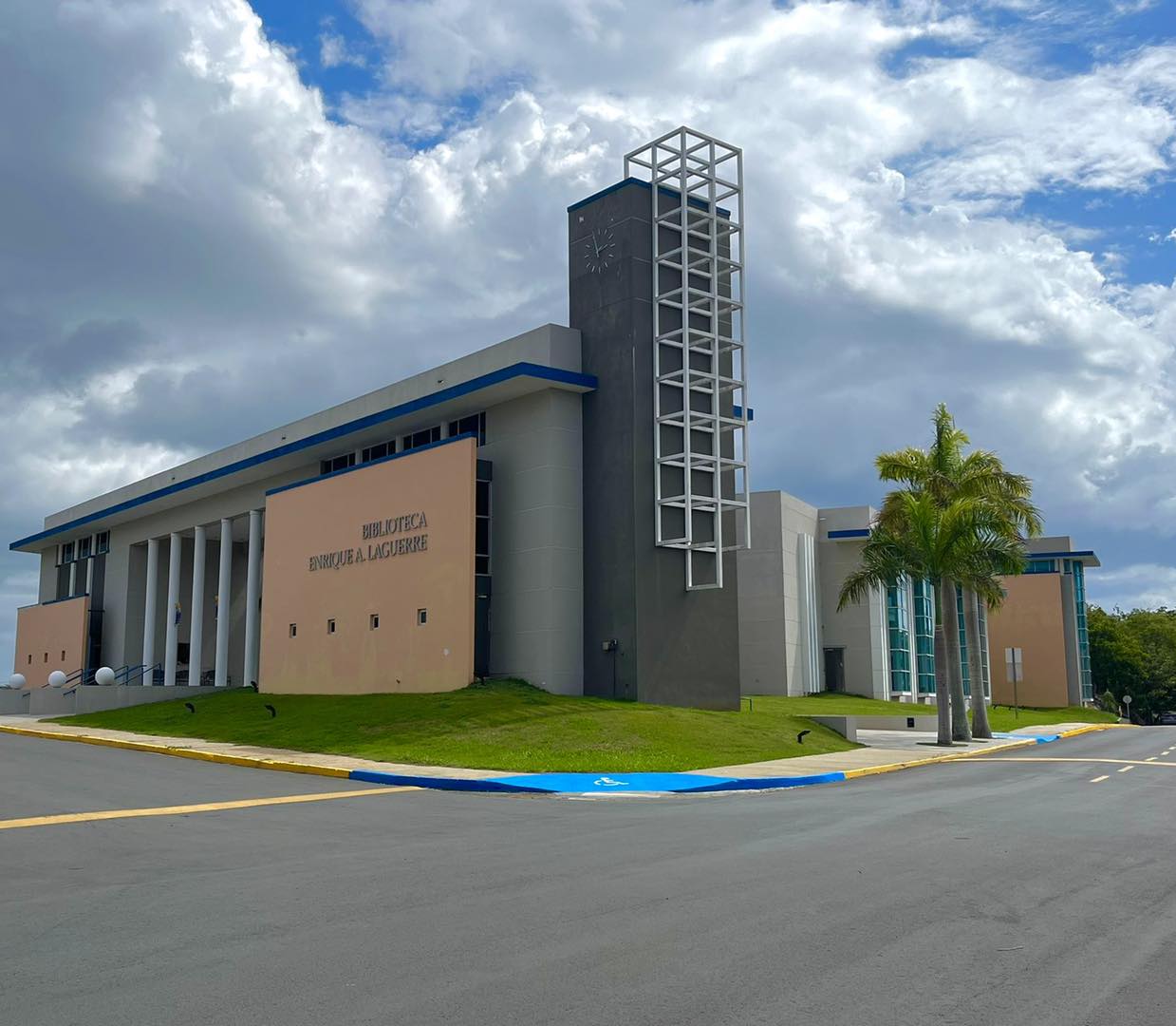 Biblioteca (1) UPR en Aguadilla recibe $1.8 millones para sus avances en la educación de STEM