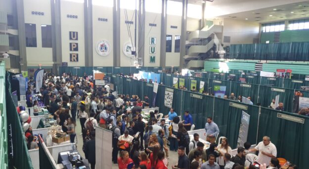 RUM recibe histórica cifra de compañías reclutadoras en su trigésima quinta Feria de Empleos.