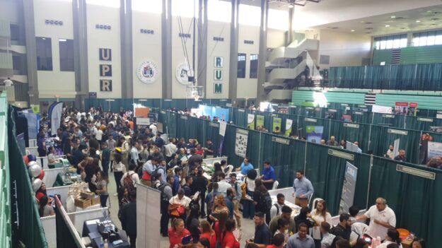 PHOTO-2023-10-20-09-27-31 RUM recibe histórica cifra de compañías reclutadoras en su trigésima quinta Feria de Empleos.