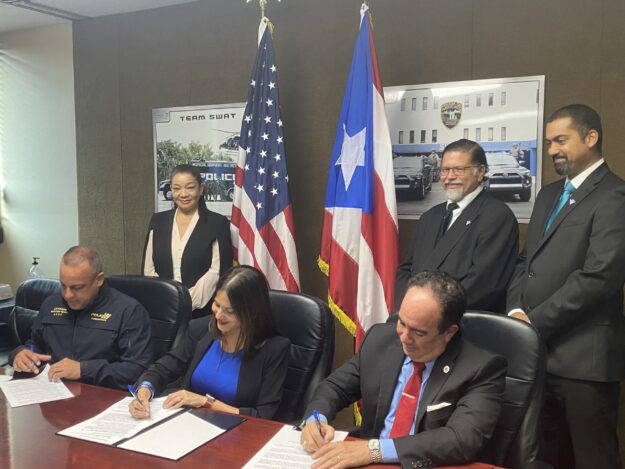 acuerdo policia UPR firma acuerdo con el Negociado de la Policía y la Oficina de Administración y Transformación de los Recursos Humanos para el desarrollo de cursos en línea y un sistema de monitoreo para la implementación de un proceso de capacitación