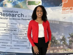 Julissa Gonzalez, primera puertorriqueña en lograr 2 grados doctorales a la vez en Quimica de la Universidad de Nantes en Francia y en la UPR