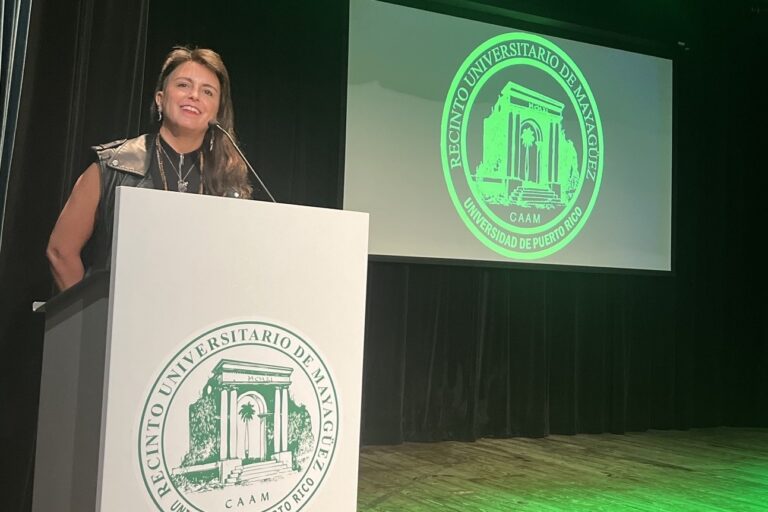 Regresa al alma mater a presentar su película La pecera