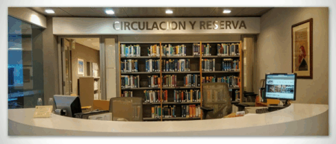 Sección de Circulación Imagen del mostador de la Sección de Referncia y Circulación y Reserva.
