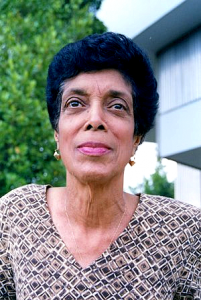 Fotografía de la profesora Adelina Coppin Alvarado Directora de la Biblioteca de la UPR en Ponce