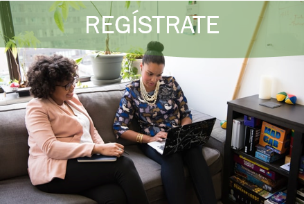 Imagen personas hablando y usando laptop