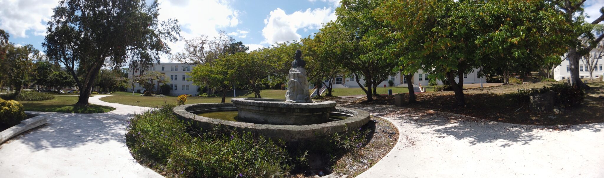 Foto Panoramica Fuente en la Plaza(por Kike)