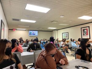 CHARLA CONTAMINACIÓN AMBIENTAL Foto 1