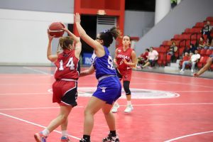 Partido de baloncesto femenino