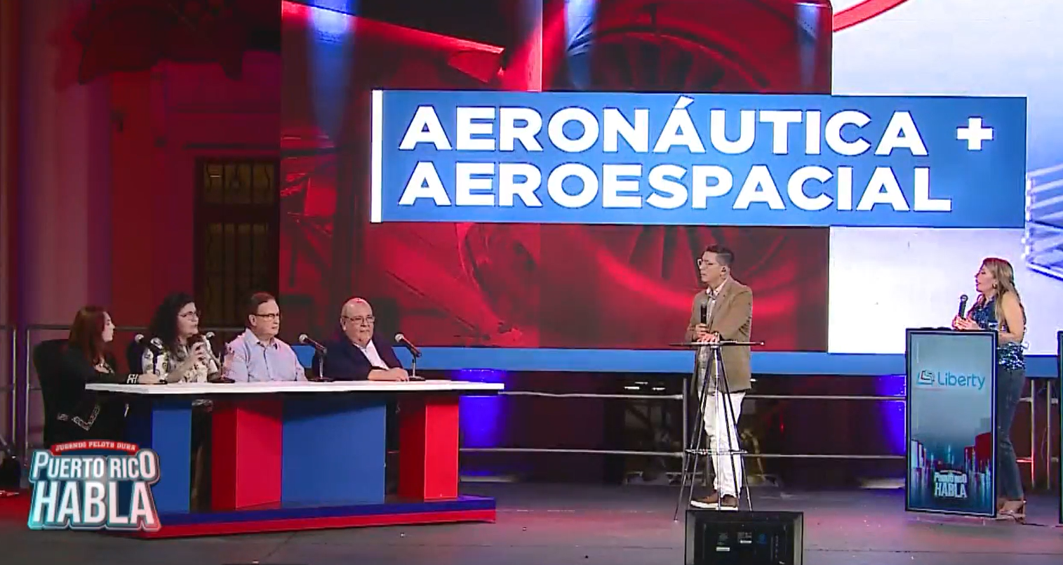 La rectora de la UPR en Aguadilla, Dra. Sonia Rivera, expone las oportunidades de la industria aeronáutica y aeroespacial para los jóvenes de la isla.