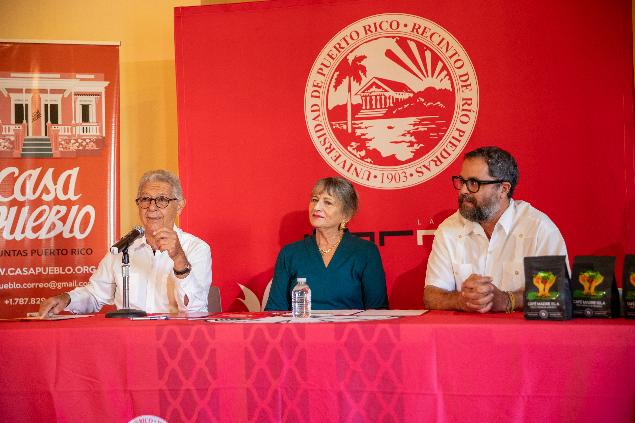 Acuerdo de colaboración entre el Recinto de Río Piedras de la UPR y Casa Pueblo promoverá la resiliencia energética del recinto