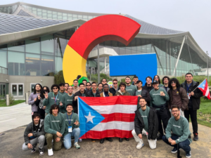 Grupo de estudiantes del RUM frente a las oficinas de Google en California.