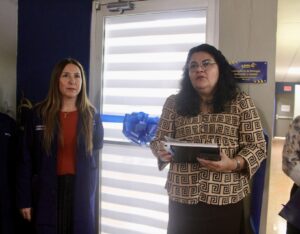 La rectora de la UPR Aguadilla, la doctora Sonia Rivera González en su mensaje durante la inauguración. 