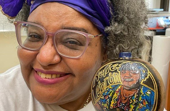 Conversatorio Sobre la Mujer en la Bomba en Radio Universidad