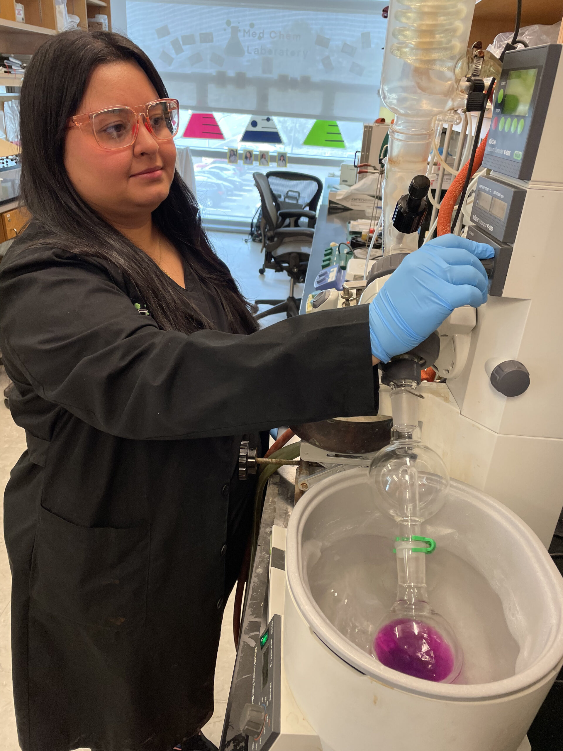 Estudiante doctoral Mitzy Santiago Rosario Premio Estudiante-Investigadora 2024