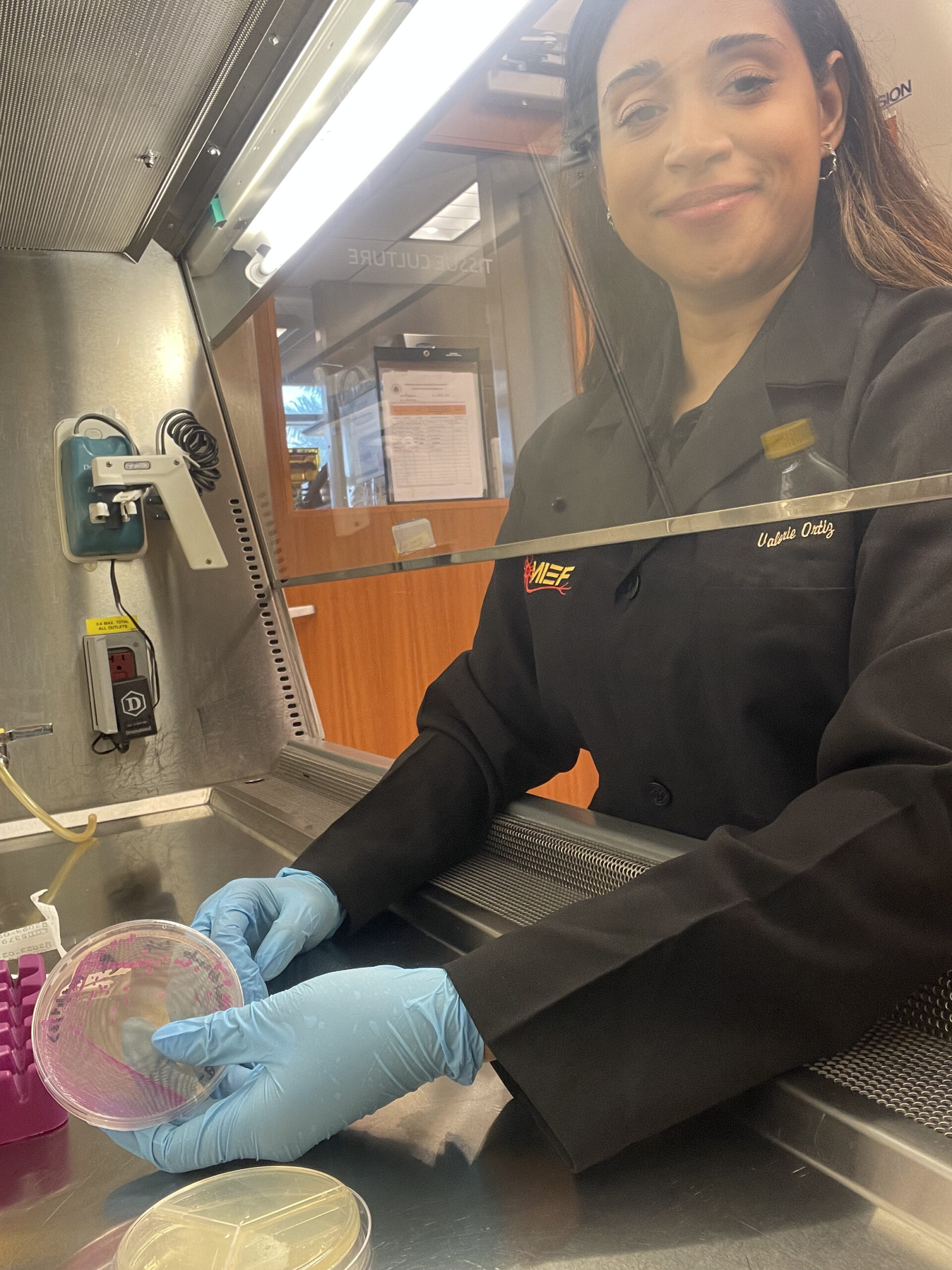 Estudiante doctoral Valerie Ortiz Gomez Premio Estudiante-Investigadora 2024