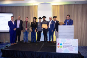 Entrega de certificados a estudiantes