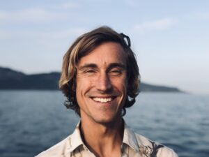 foto de perfil del doctor Travis A. Courtney, catedrático asociado del Departamento de Ciencias Marinas del Recinto Universitario de Mayagüez